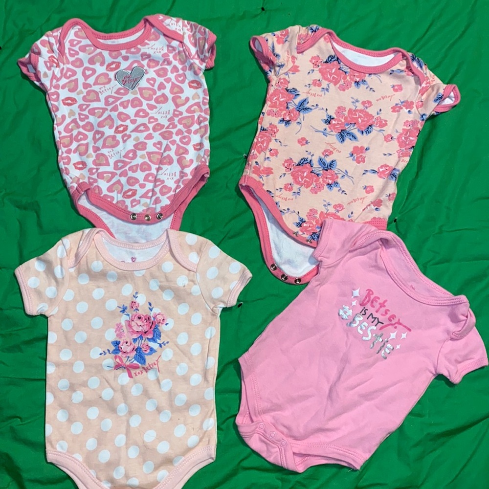 2/$10 Betsey Johnson Onesie Set 6/9 Months x4 Bundle